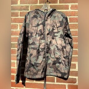 Columbia Camo Hooded Windbreaker Jacket Medium Lightweight Zip